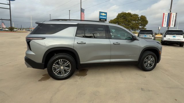Used 2026 Chevrolet Traverse LT w/ Driver Confidence Package FWD image 9