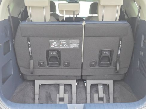 New 2026 Kia Carnival EX FWD image 13