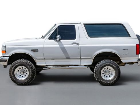 Used 1996 Ford Bronco XLT AWD/4WD image 9