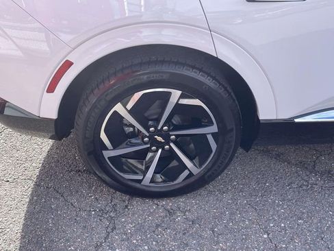 Used 2025 Chevrolet Equinox EV LT image 9