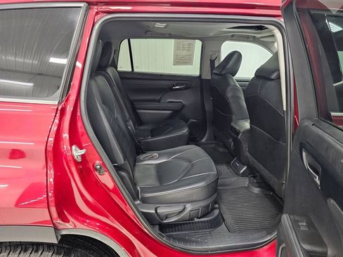 Used 2021 Toyota Highlander XLE image 22