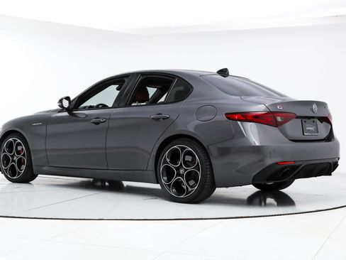 Used 2023 Alfa Romeo Giulia Veloce RWD image 3