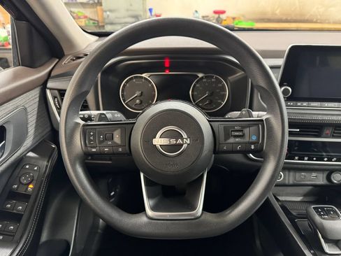 Used 2023 Nissan Rogue SV AWD/4WD image 19
