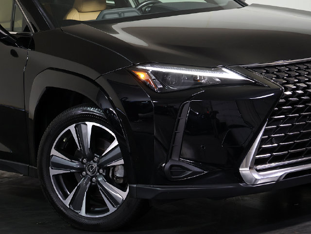Used 2024 Lexus UX 250h AWD w/ Premium Package image 8
