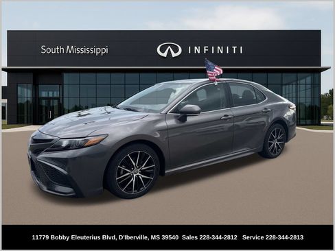 Used 2023 Toyota Camry SE FWD image 1