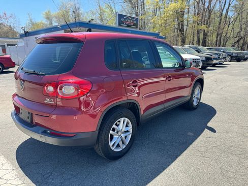 Used 2011 Volkswagen Tiguan S image 3