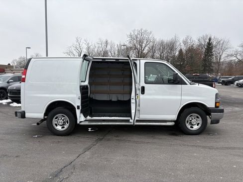 Used 2024 Chevrolet Express 2500 w/ Driver Convenience Package image 11