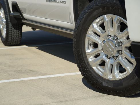 Used 2023 GMC Sierra 2500 Denali w/ Denali Ultimate Package image 3