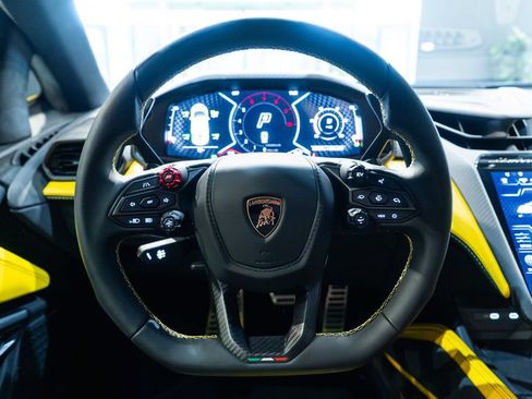 Used 2026 Lamborghini Revuelto AWD/4WD image 5