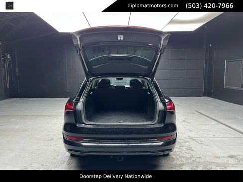 Used 2021 Audi e-tron Premium w/ Convenience Plus Package image 39