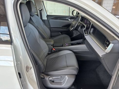 Used 2026 Volkswagen Tiguan SE FWD image 38