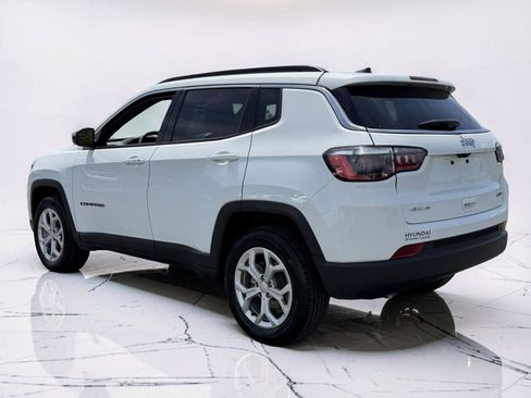 Used 2024 Jeep Compass Latitude AWD/4WD image 4