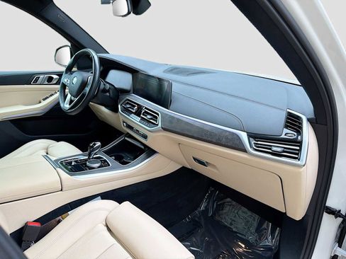 Certified 2022 BMW X5 xDrive40i w/ Premium Package AWD/4WD image 8