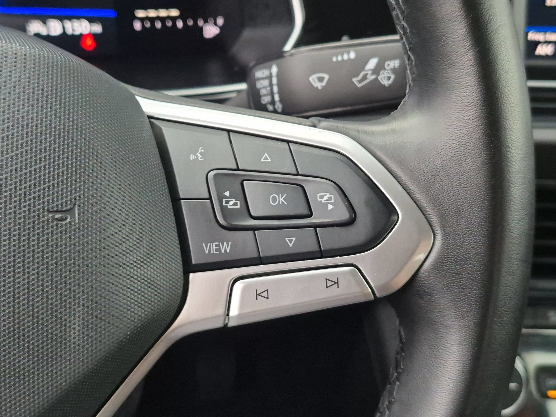Used 2024 Volkswagen Jetta SE FWD image 17