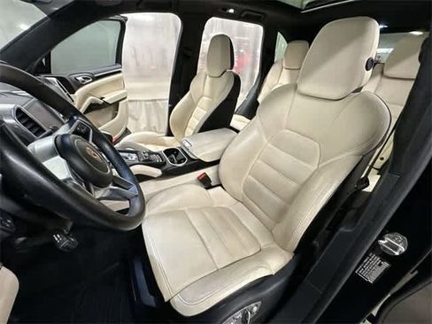 Used 2017 Porsche Cayenne Turbo image 16