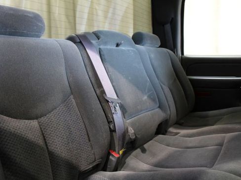 Used 2004 Chevrolet Silverado 2500 LS w/ Heavy-Duty Power Package image 24