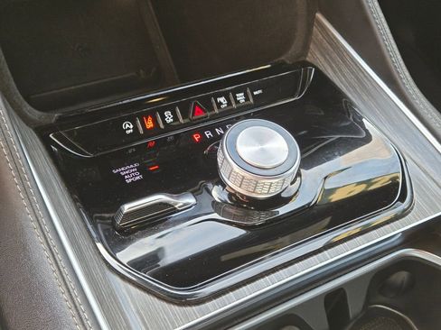 Used 2024 Jeep Wagoneer L Series II w/ Flexible Seating Group image 27