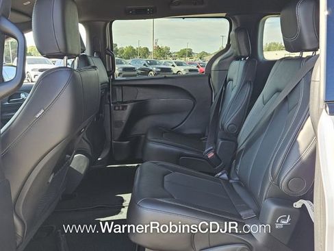 New 2026 Chrysler Pacifica Select w/ S Appearance Package image 6