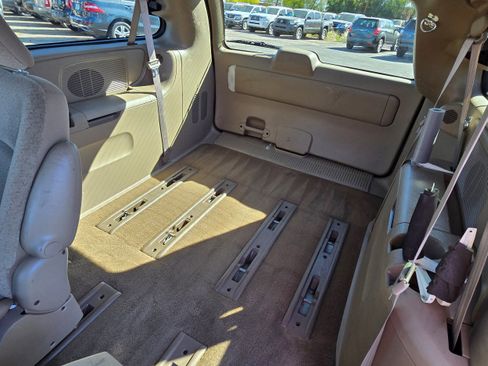 Used 2003 Chrysler Town & Country LX image 21