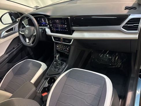 Certified 2025 Volkswagen Taos SE w/ Panoramic Sunroof Package image 36