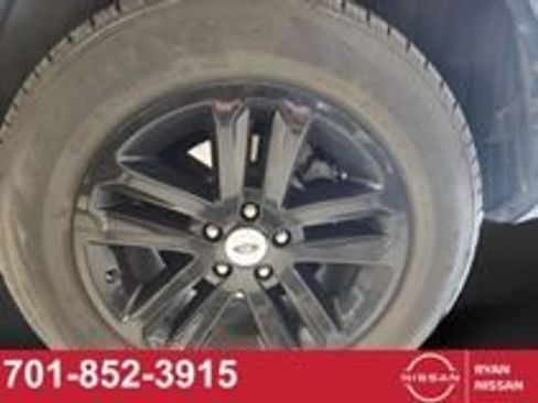 Used 2015 Ford Explorer XLT w/ Equipment Group 201B AWD/4WD image 12