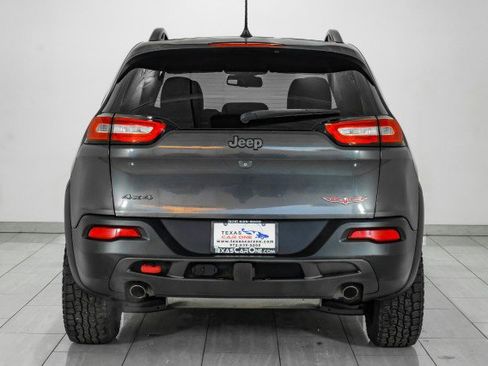 Used 2017 Jeep Cherokee Trailhawk w/ Cold Weather Group image 7