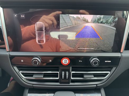 New 2025 Porsche Macan image 29