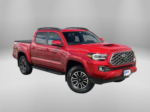 Used 2021 Toyota Tacoma TRD Sport w/ TRD Premium Sport Package AWD/4WD image 5