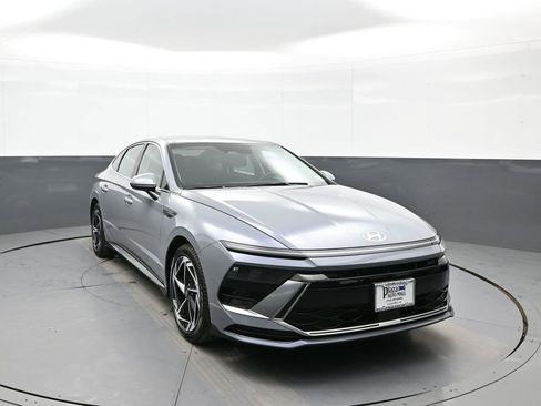 Certified 2025 Hyundai Sonata SEL image 3