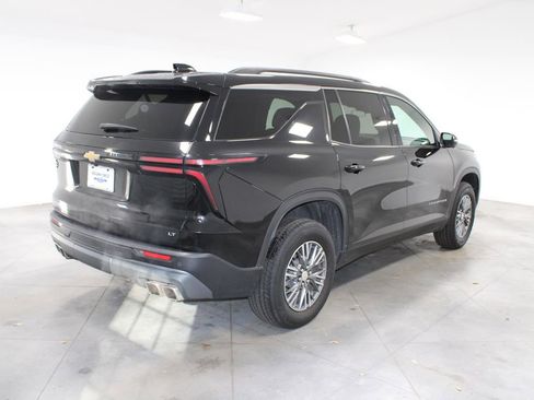 Used 2024 Chevrolet Traverse LT image 9