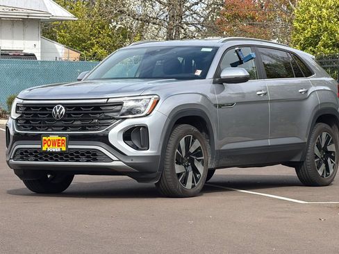 Used 2024 Volkswagen Atlas Cross Sport SE w/ Panoramic Sunroof Package image 8