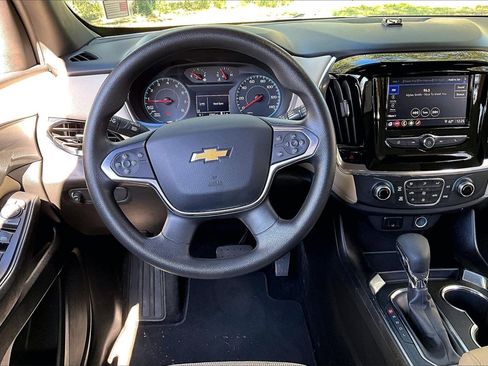 Used 2023 Chevrolet Traverse LS image 8