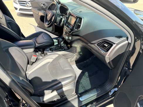 Used 2020 Jeep Cherokee Limited image 19