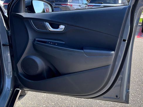 Used 2023 Hyundai Kona SE w/ Cargo Package image 12