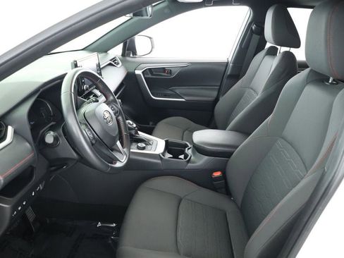 Used 2021 Toyota RAV4 SE image 18