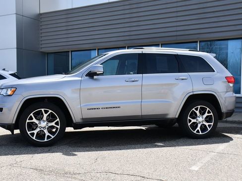 Used 2018 Jeep Grand Cherokee Limited image 2