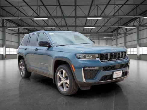 New 2026 Jeep Grand Cherokee Limited RWD image 6