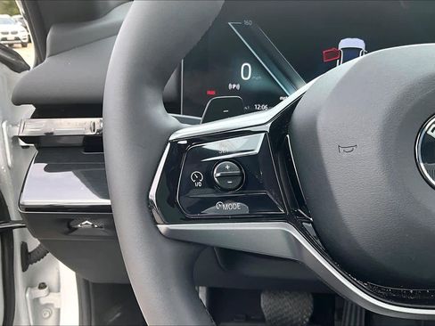 Used 2025 BMW 530i w/ Premium Package image 21