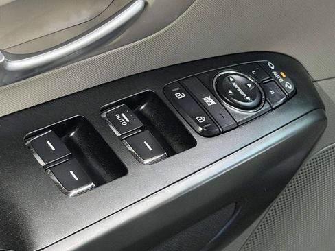 Used 2016 Kia Sedona LX w/ Option Group 020 image 18