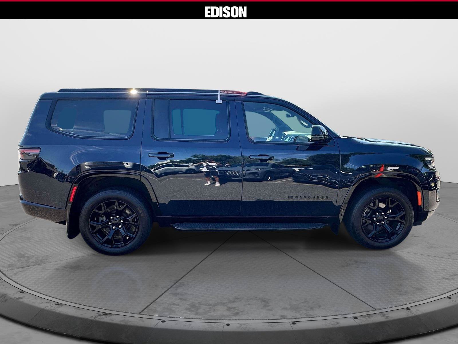 Used 2025 Jeep Wagoneer Series II AWD/4WD image 3