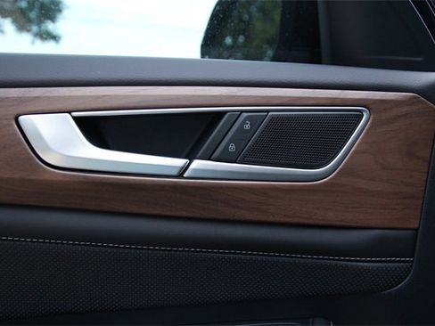 Certified 2025 Volkswagen Atlas SE image 15