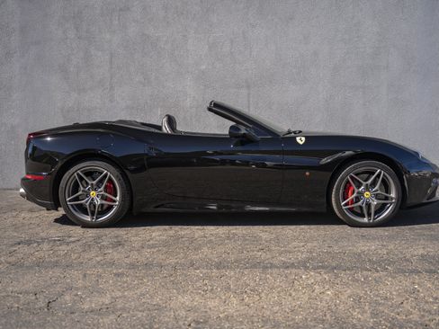Used 2015 Ferrari California T image 7
