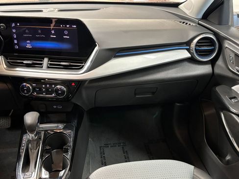 Used 2025 Chevrolet Trax LT w/ LT Convenience Package image 34