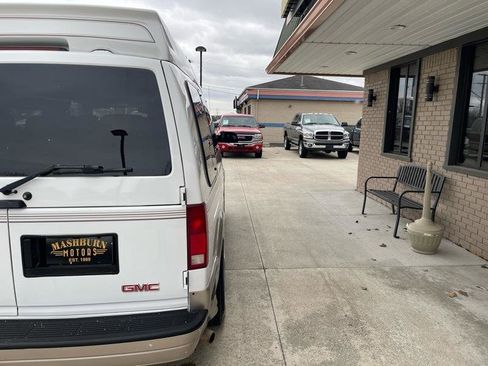 Used 2004 GMC Safari Conversion image 11