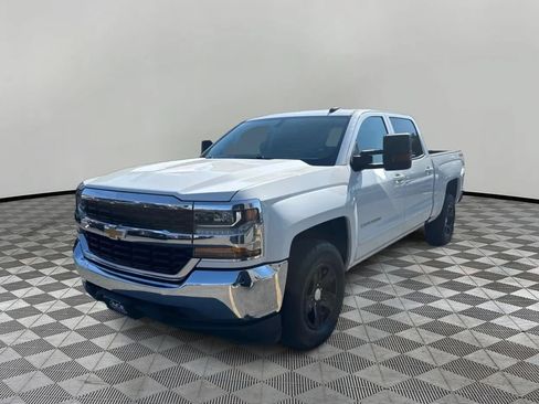 Used 2018 Chevrolet Silverado 1500 LT w/ Trailering Package AWD/4WD image 2