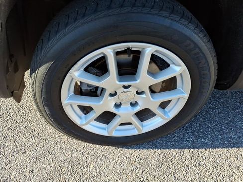 Used 2021 Jeep Renegade Latitude AWD/4WD image 11