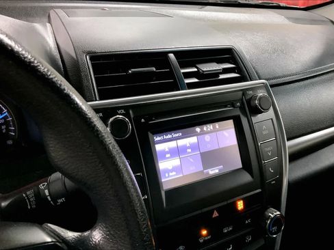 Used 2015 Toyota Camry LE image 23
