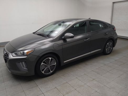Used 2022 Hyundai Ioniq SE image 2