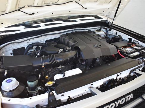 Used 2010 Toyota FJ Cruiser 4WD image 62