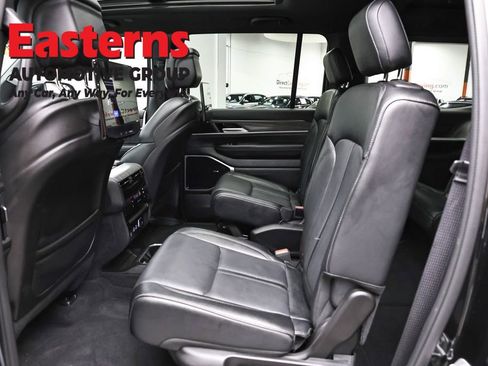 Used 2024 Jeep Wagoneer Series III w/ Premium Group I AWD/4WD image 24